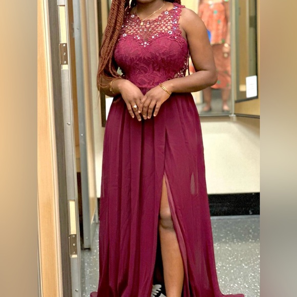 City Triangles Burgundy Sequin Lace Dress W/ Slit - mordernwear.com